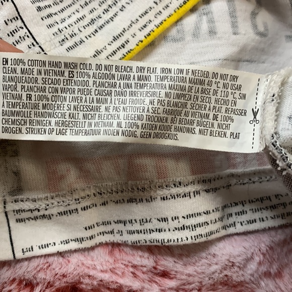 ‼️SOLD‼️Forever 21 graphic newspaper crop tee shirt size small - Picture 7 of 14